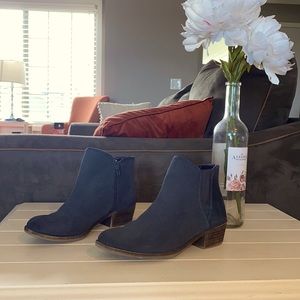 Gently used grey ankle boots!